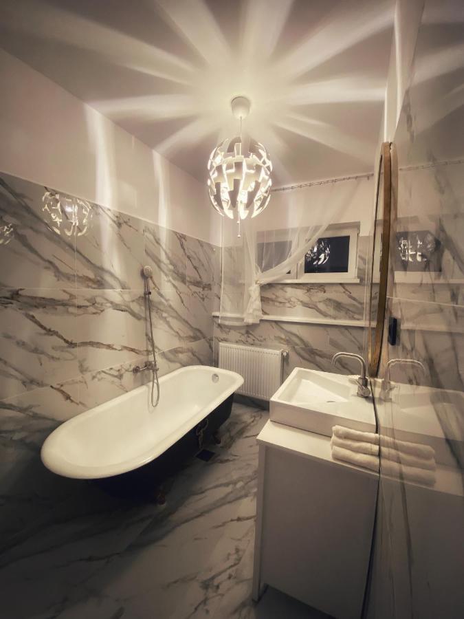 Berg Apartment Braşov Buitenkant foto