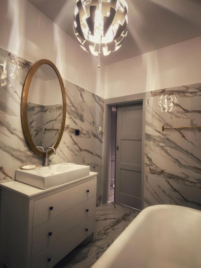 Berg Apartment Braşov Buitenkant foto
