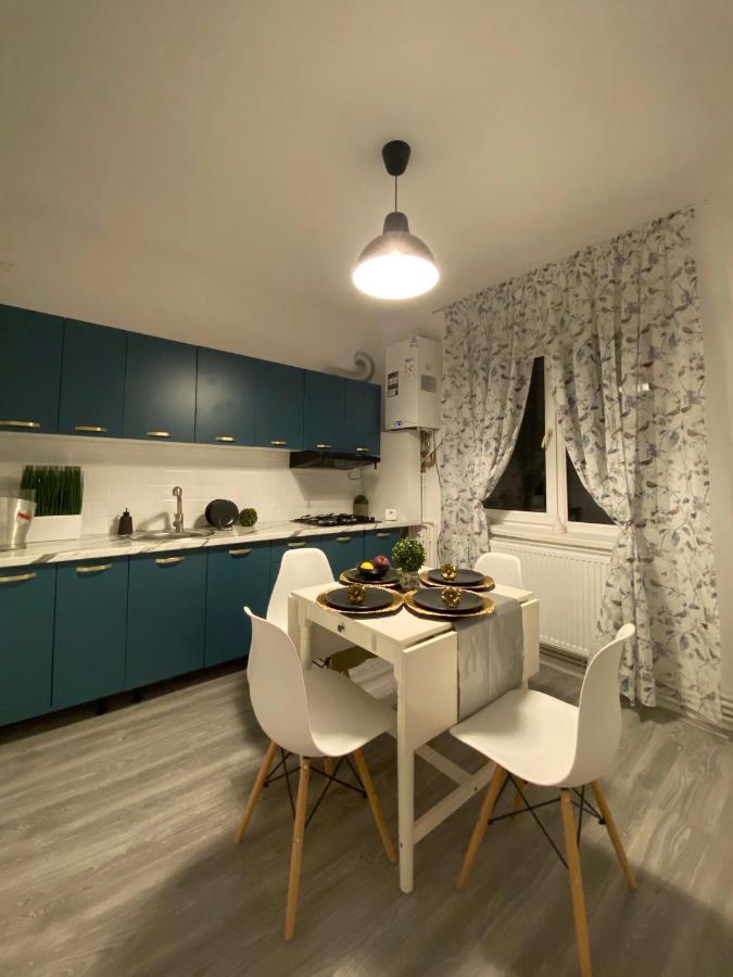 Berg Apartment Braşov Buitenkant foto