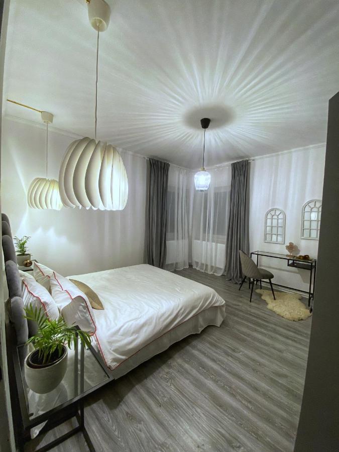Berg Apartment Braşov Buitenkant foto